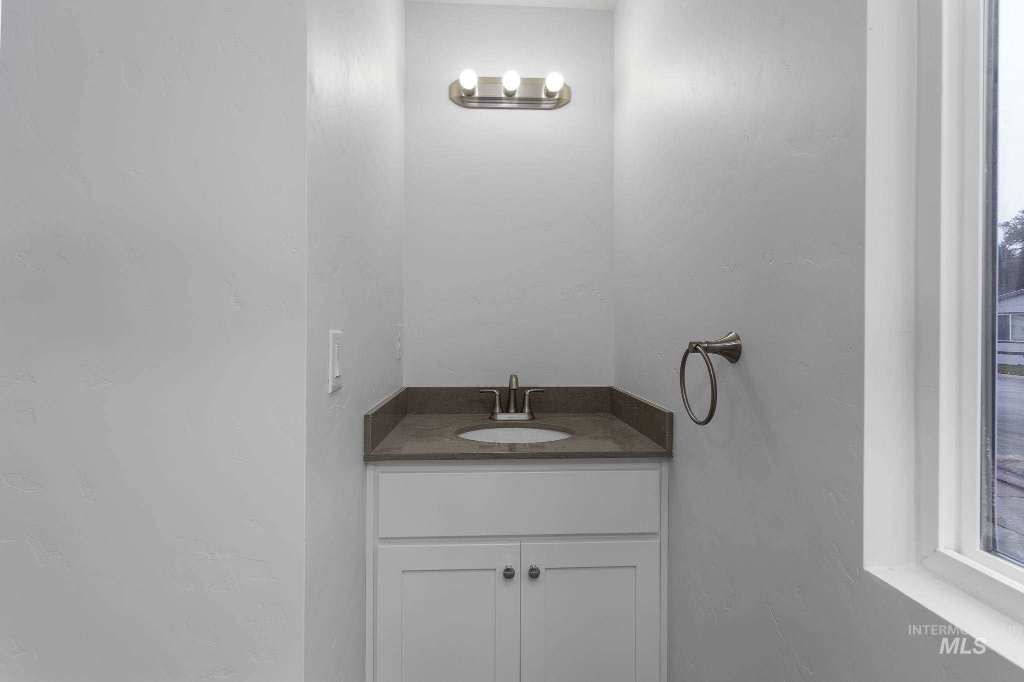 450 W Greenleaf St Property Photo 9
