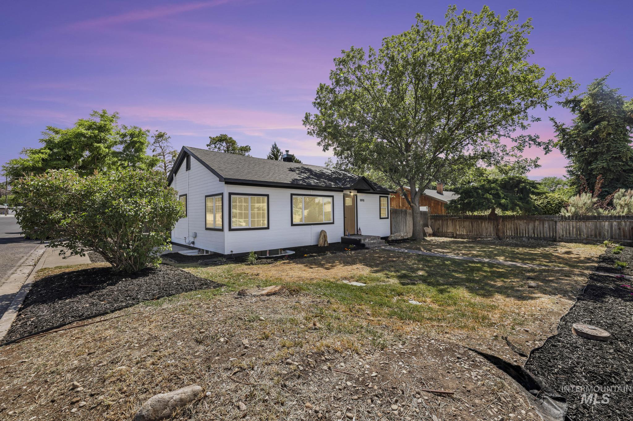 1898 Sigrid Ave Property Photo 2