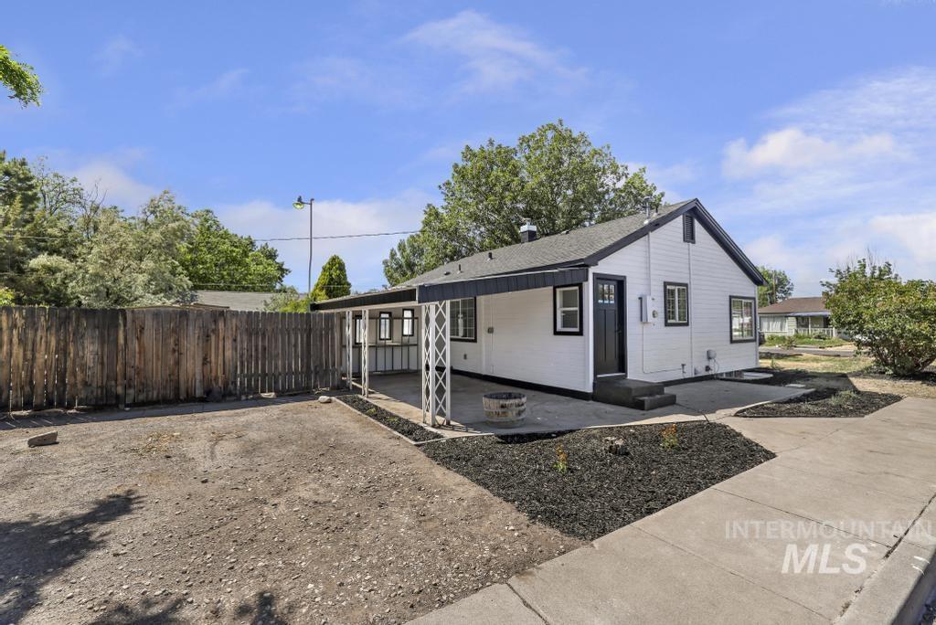 1898 Sigrid Ave Property Photo 34