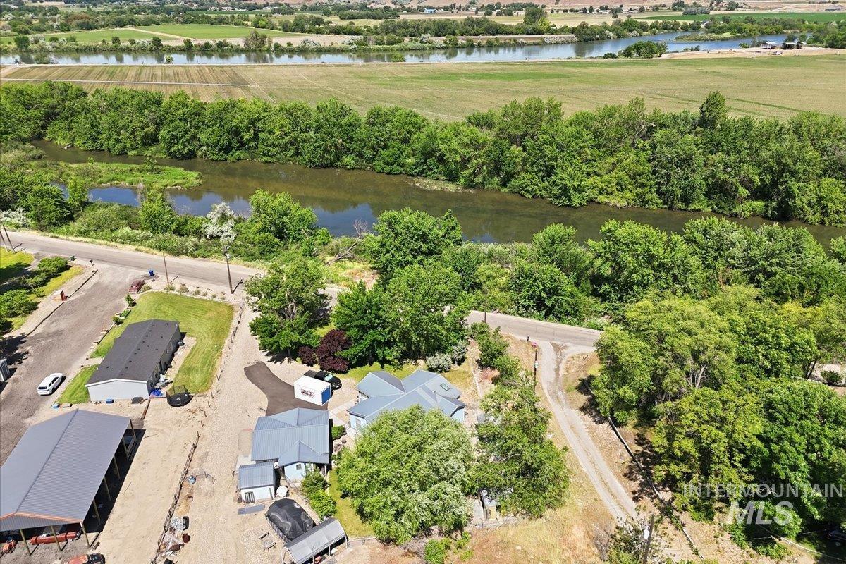 10762 N River Road Property Photo 3
