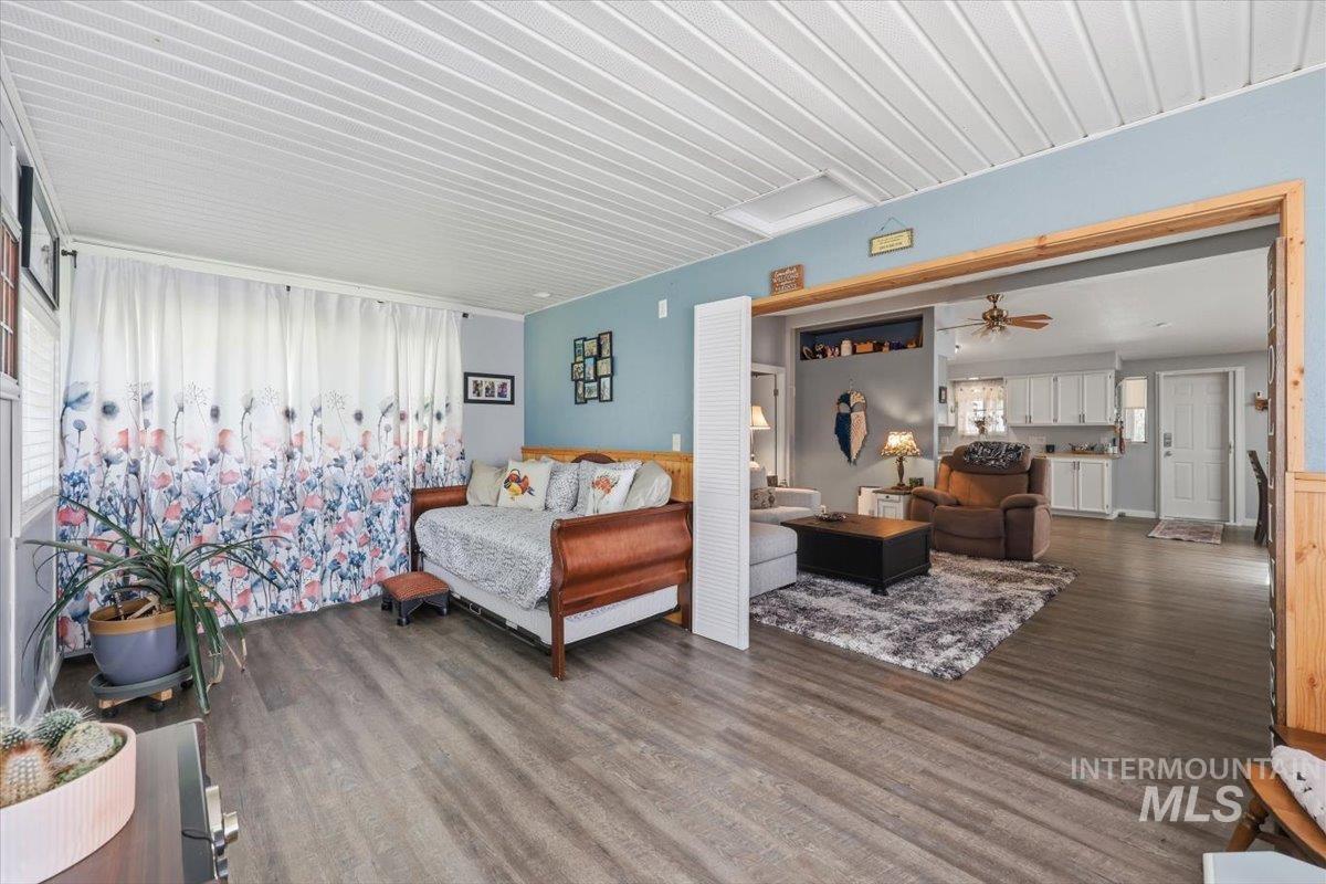 10762 N River Road Property Photo 6