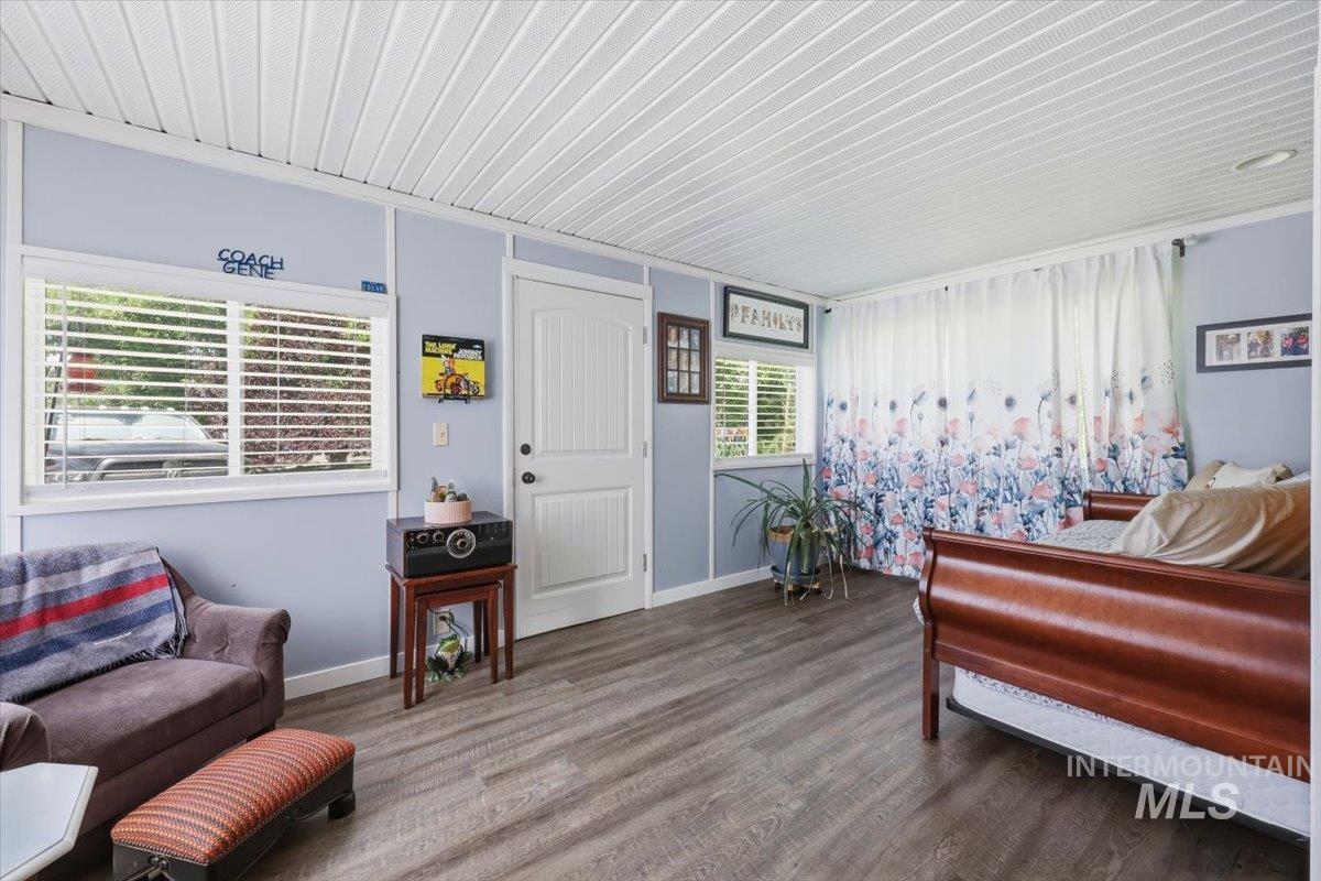 10762 N River Road Property Photo 7