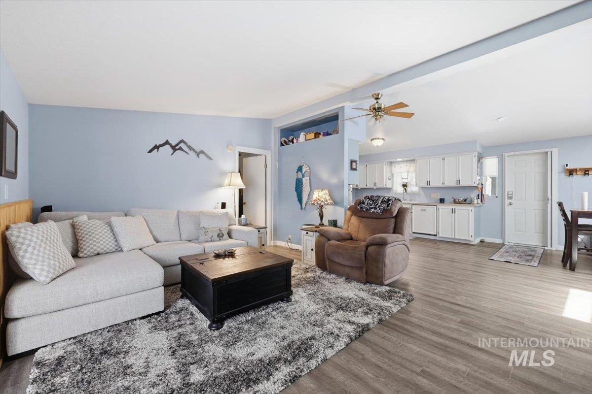 10762 N River Road Property Photo 8