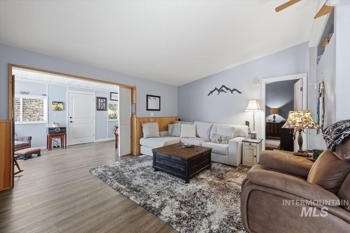 10762 N River Road Property Photo 10