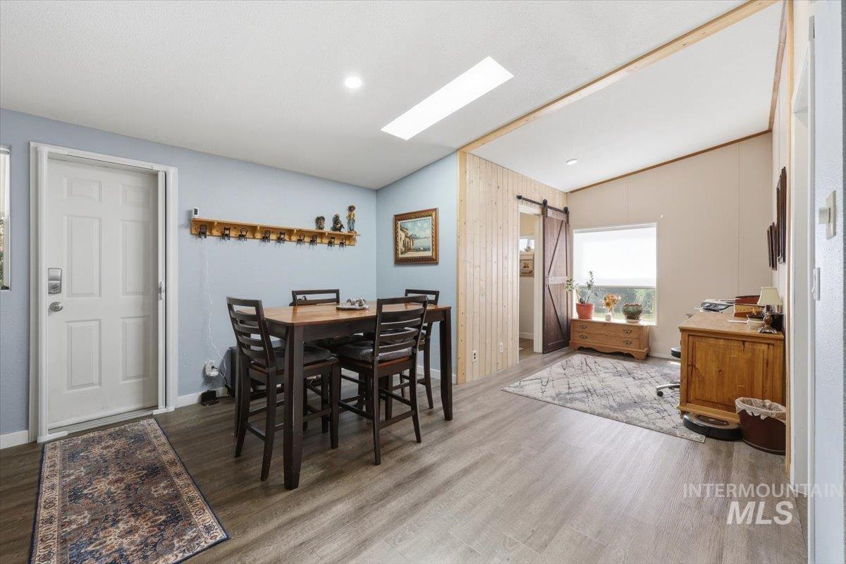 10762 N River Road Property Photo 11