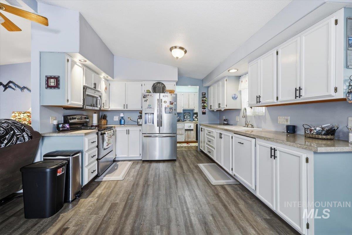 10762 N River Road Property Photo 13