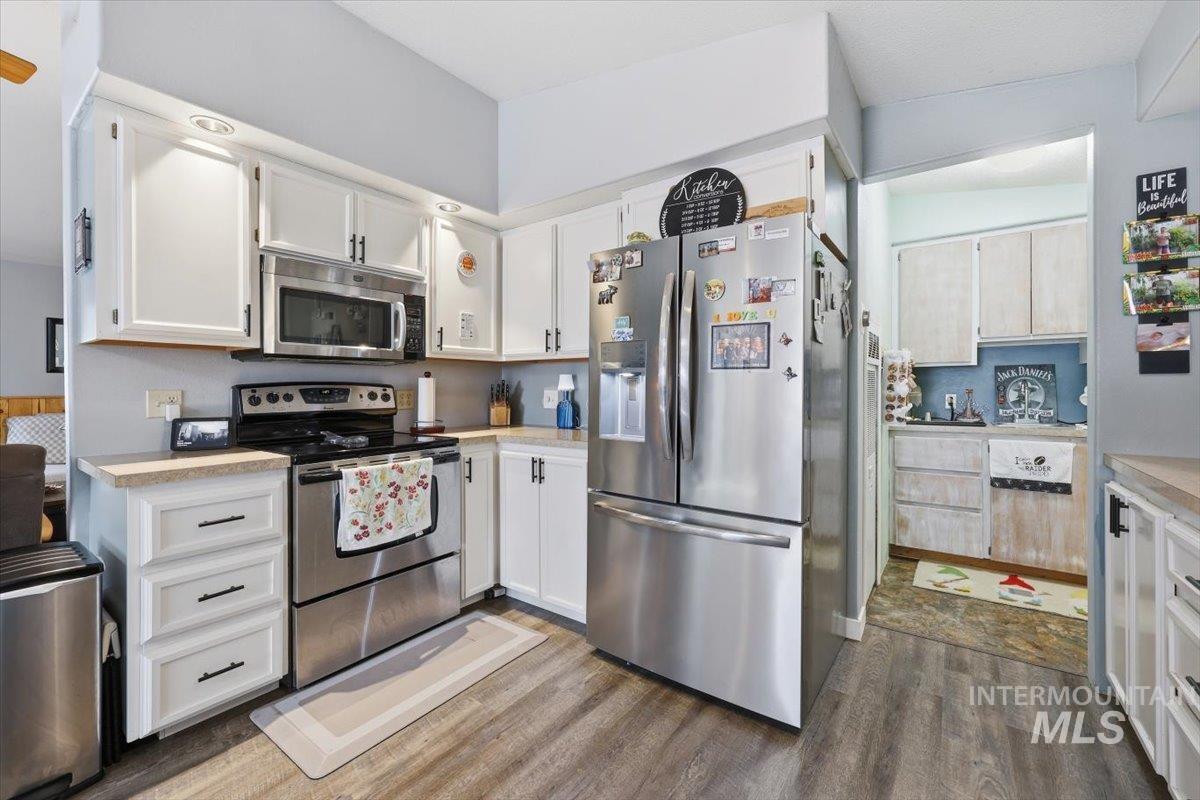 10762 N River Road Property Photo 14