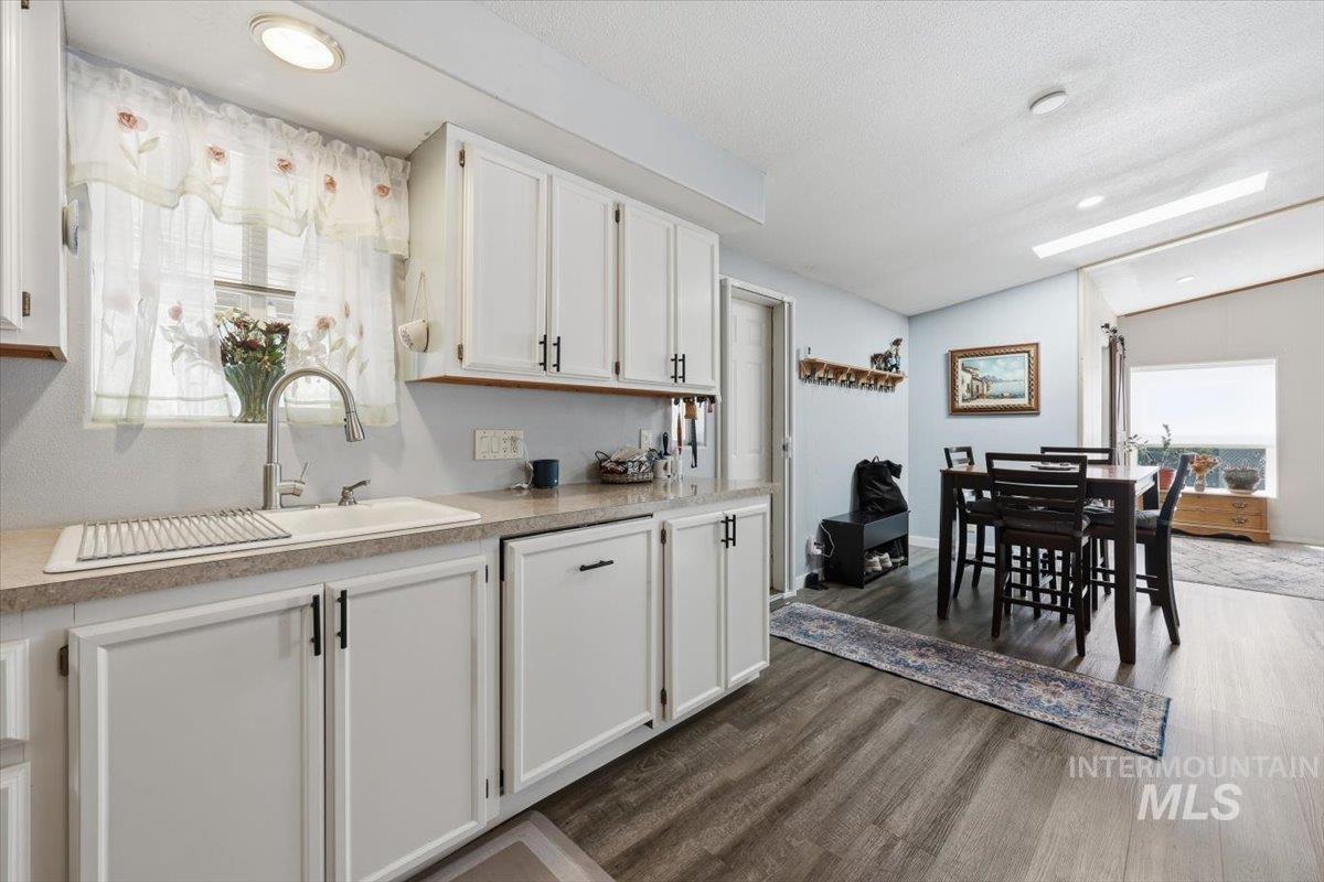 10762 N River Road Property Photo 15