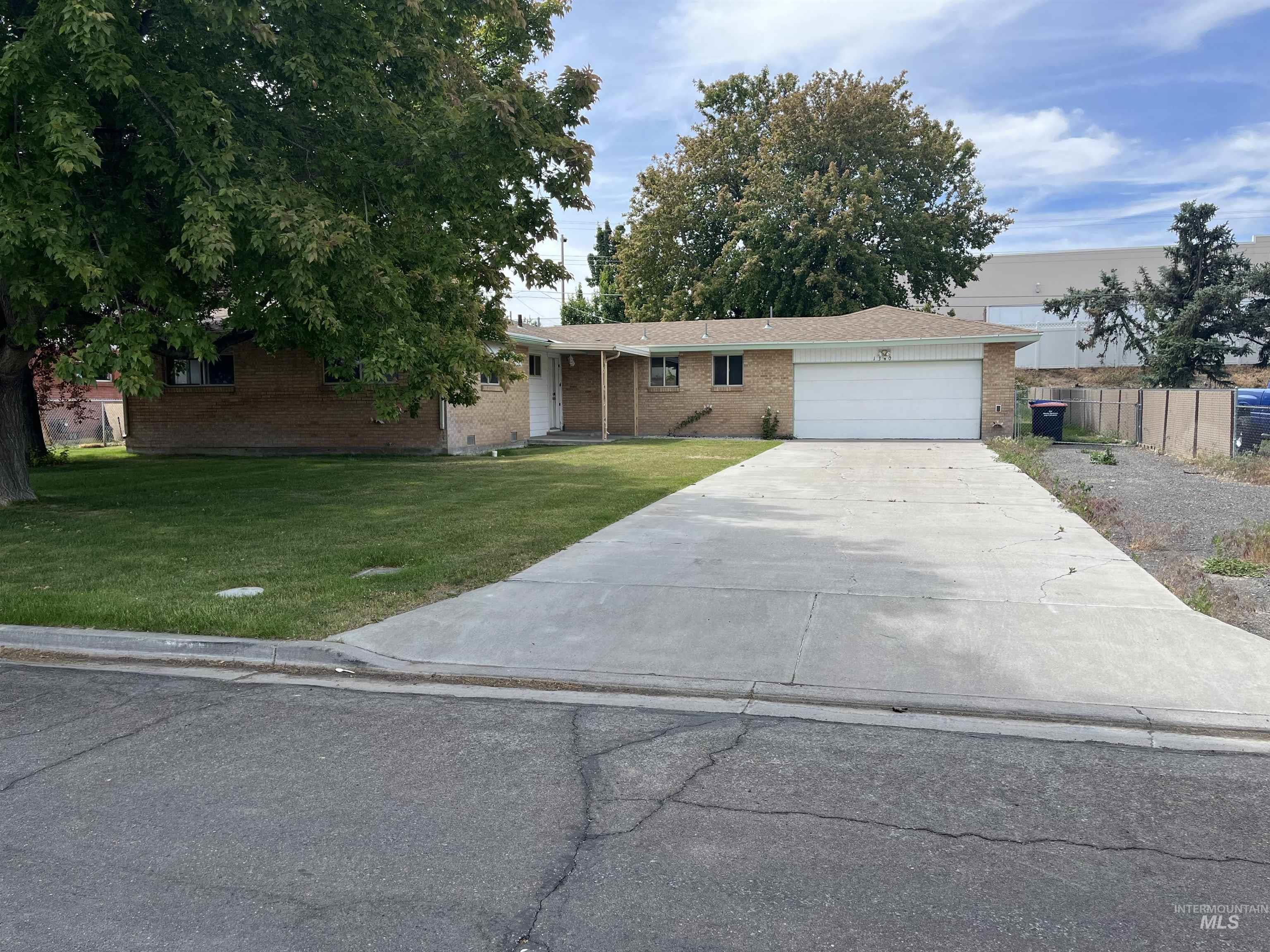 1340 Lawndale Property Photo 1