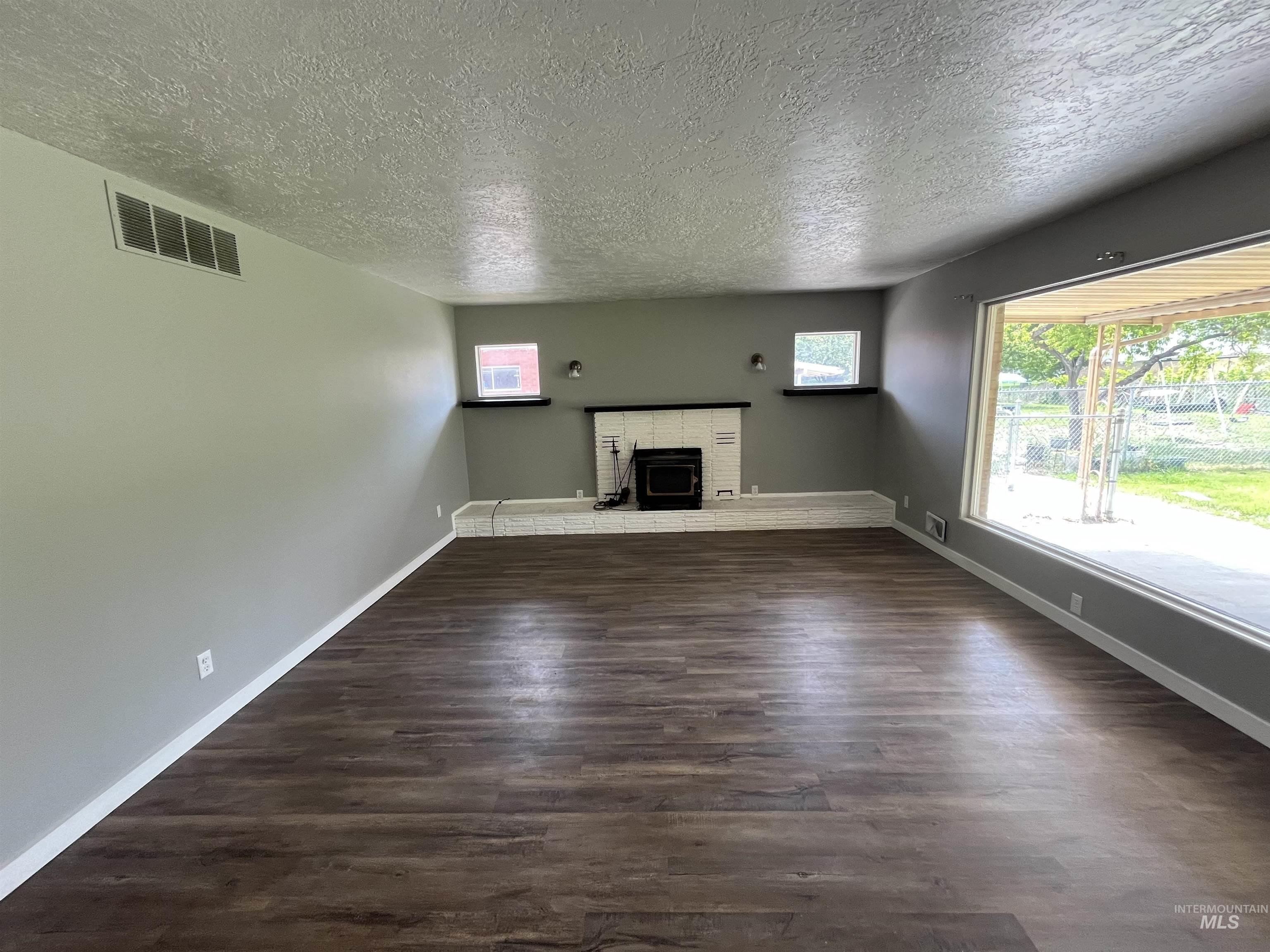 1340 Lawndale Property Photo 2