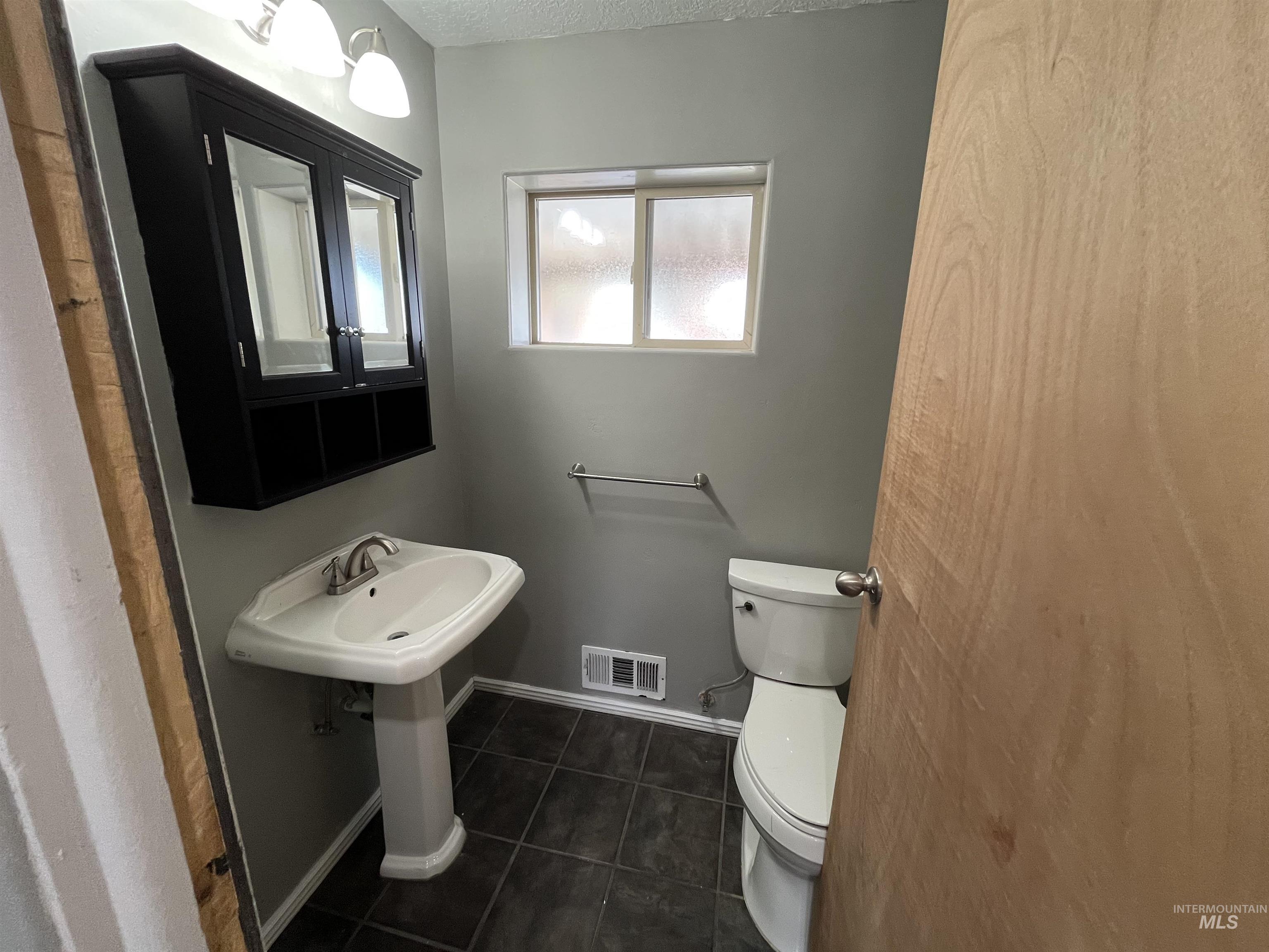 1340 Lawndale Property Photo 5