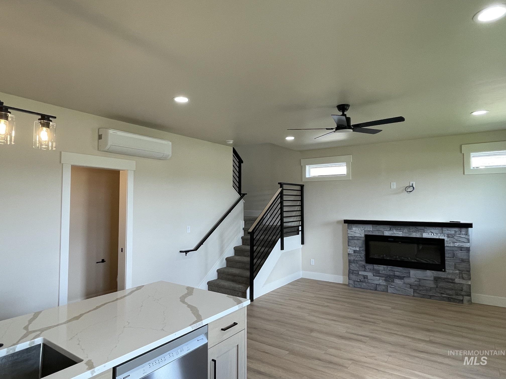 10 North Creek Property Photo 4