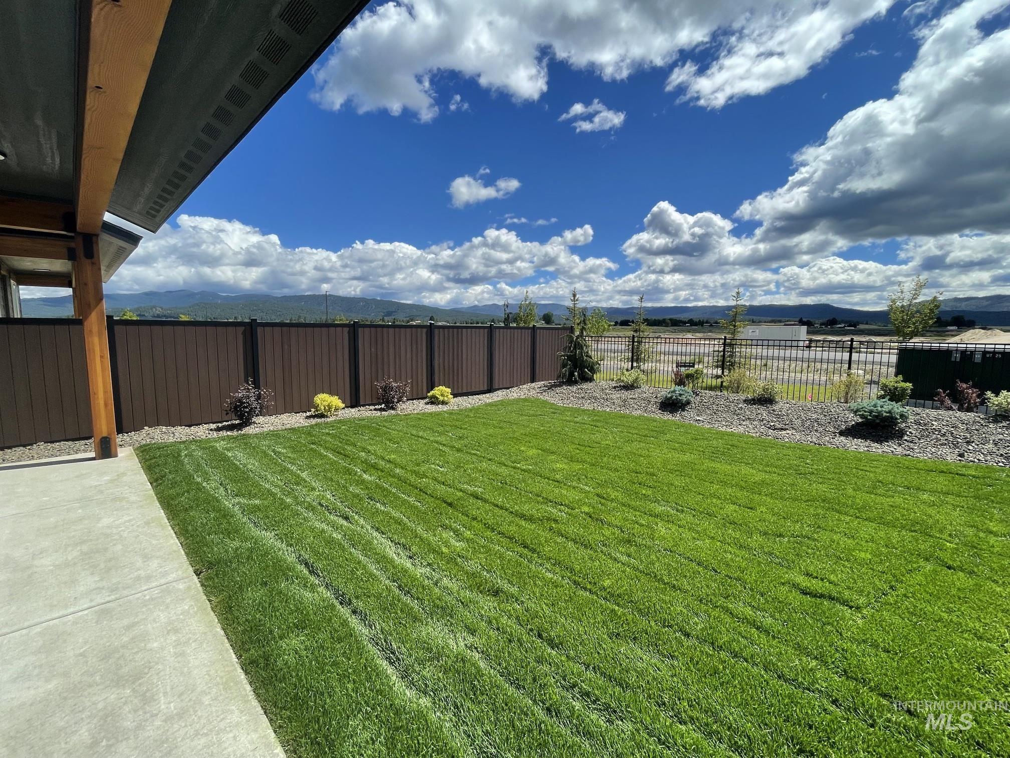 10 North Creek Property Photo 27
