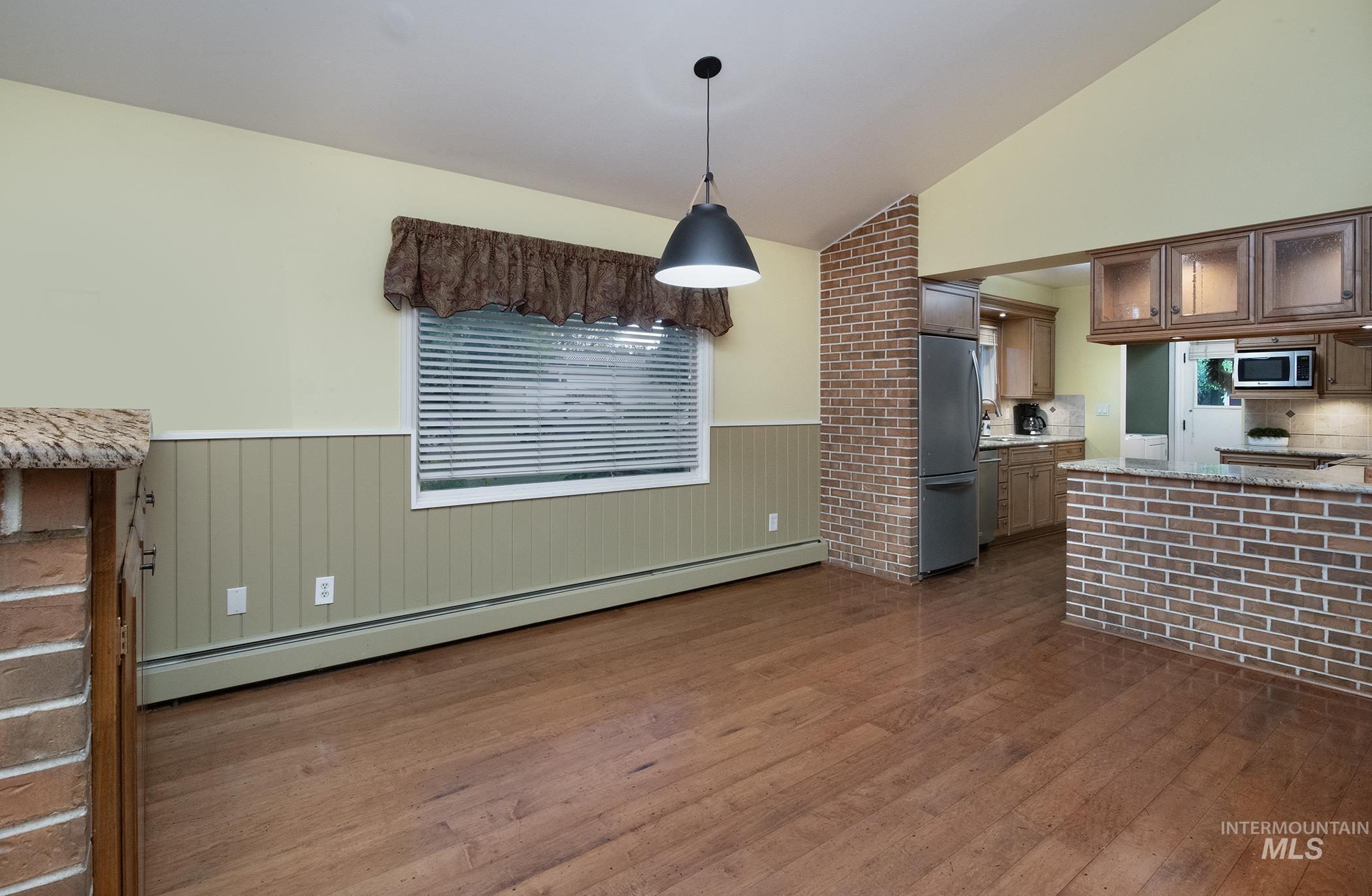 1281 Moore Way Property Photo 8