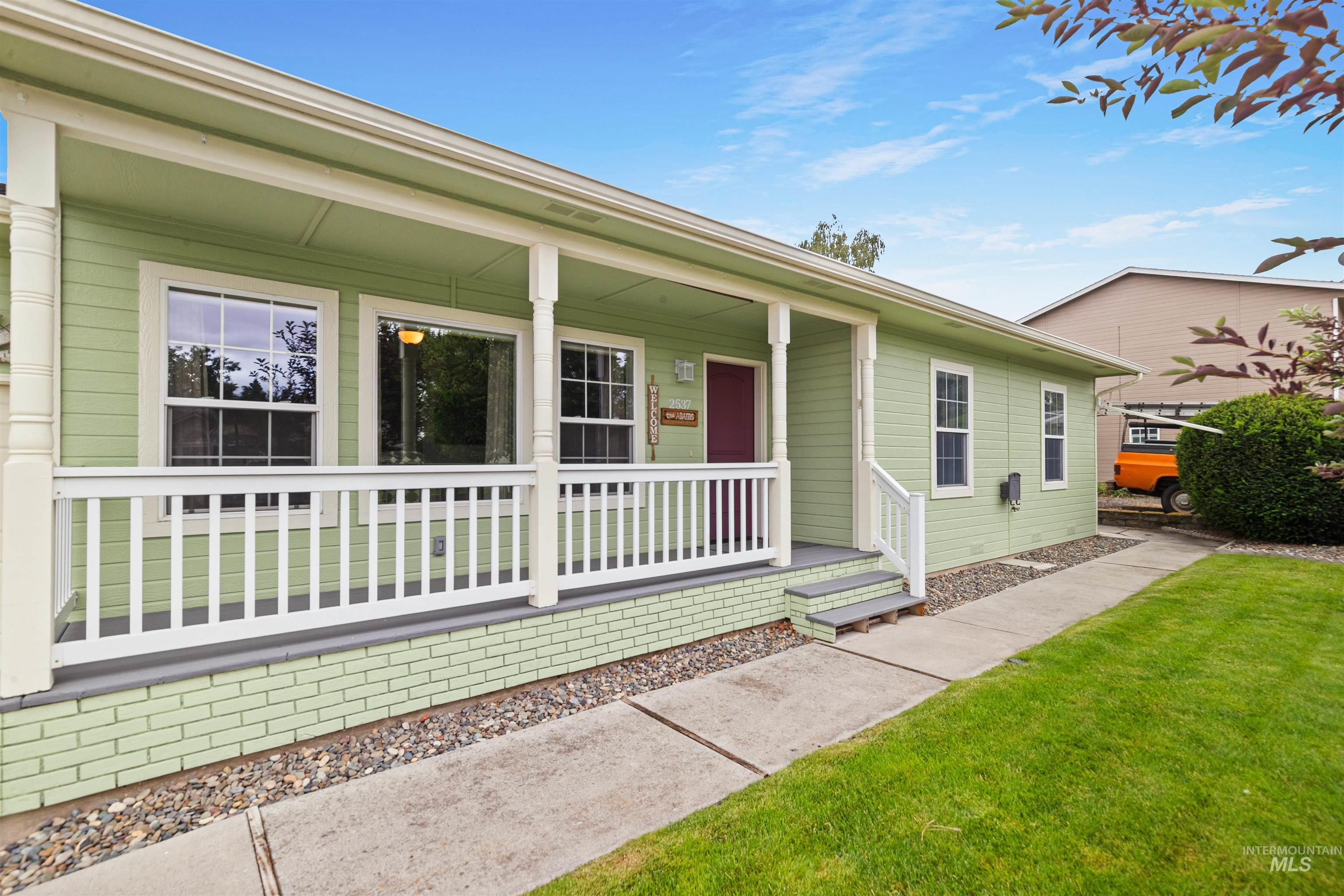 2537 18th Street Property Photo 2