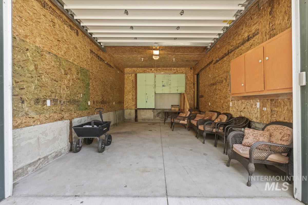 567 West Mountain Road Property Photo 8