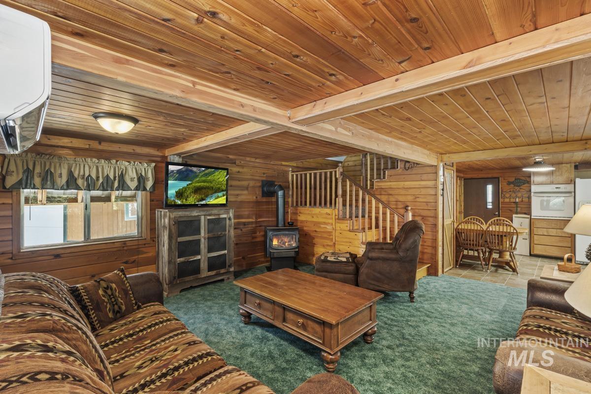 567 West Mountain Road Property Photo 11