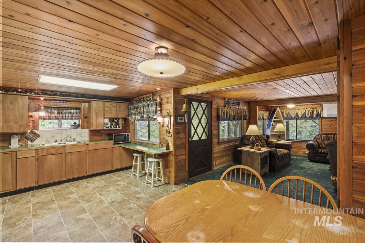 567 West Mountain Road Property Photo 13