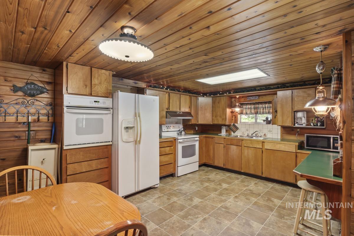 567 West Mountain Road Property Photo 14