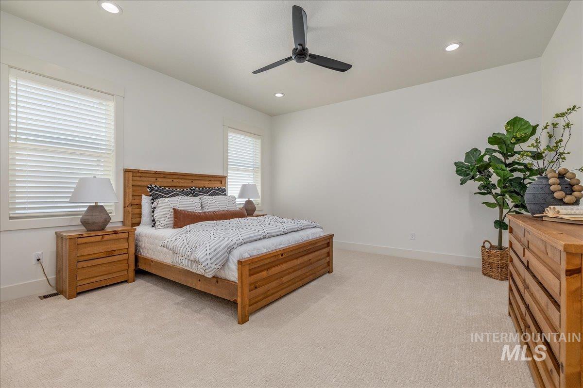 475 E Chevy Dr Property Photo 14