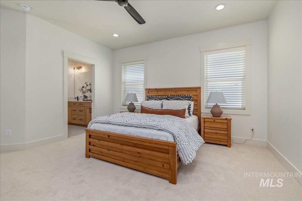 475 E Chevy Dr Property Photo 15