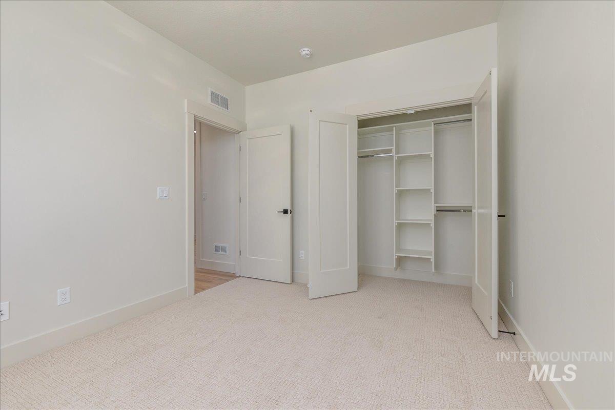 475 E Chevy Dr Property Photo 28
