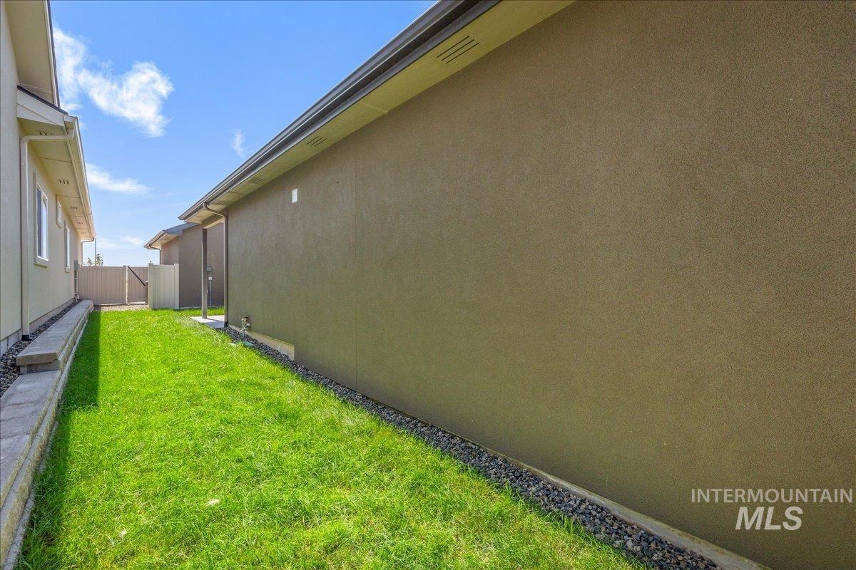 475 E Chevy Dr Property Photo 33