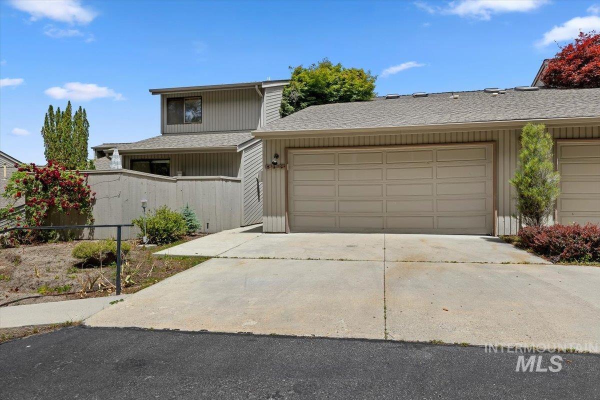 936 E Curling Property Photo 3