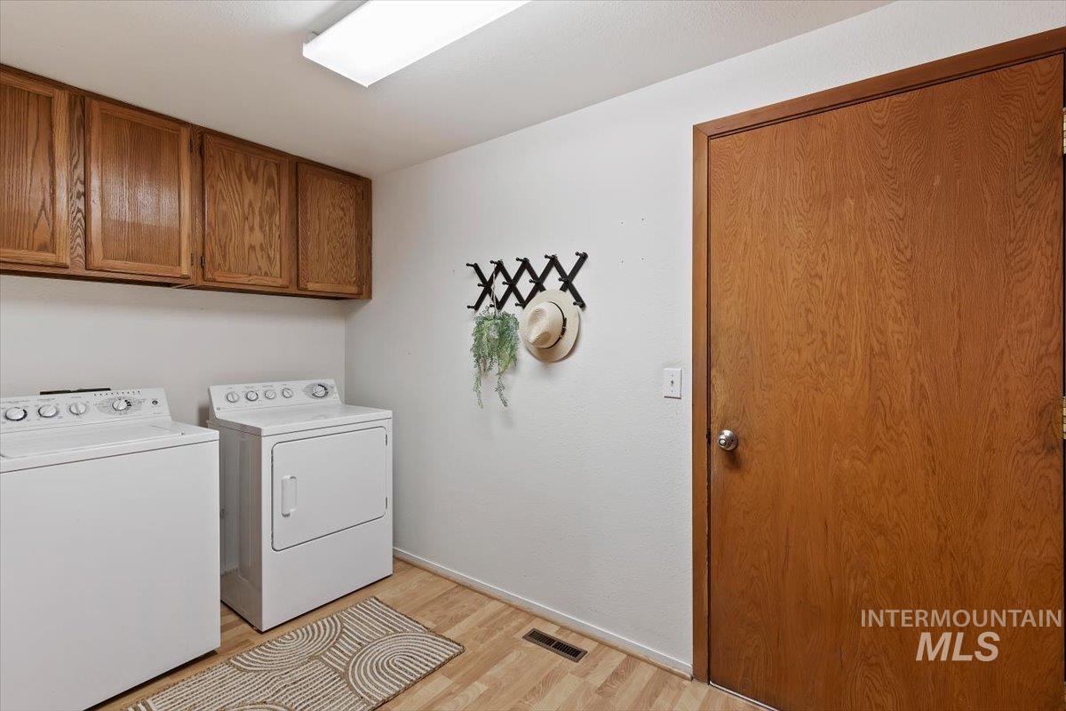 936 E Curling Property Photo 11