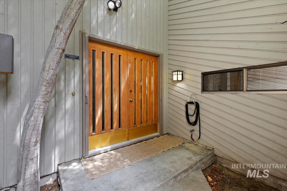 936 E Curling Property Photo 15