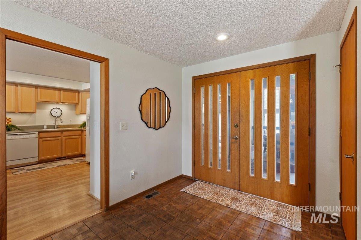 936 E Curling Property Photo 16