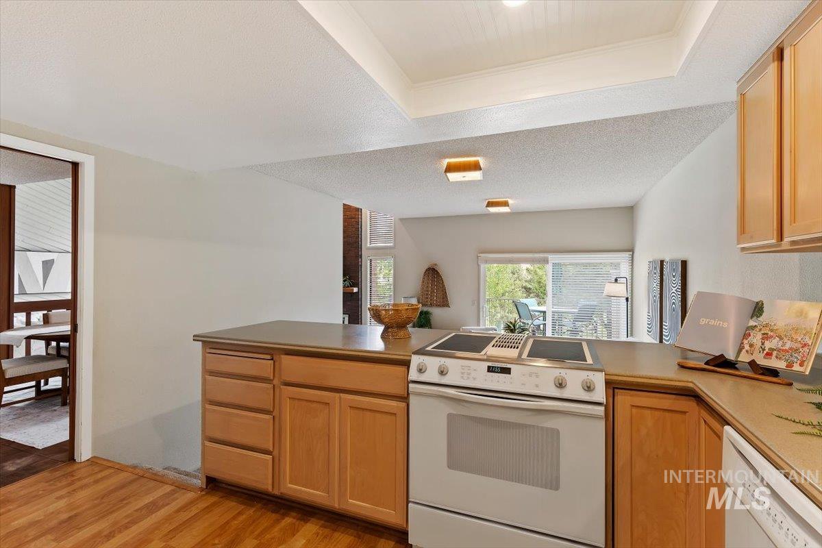 936 E Curling Property Photo 18