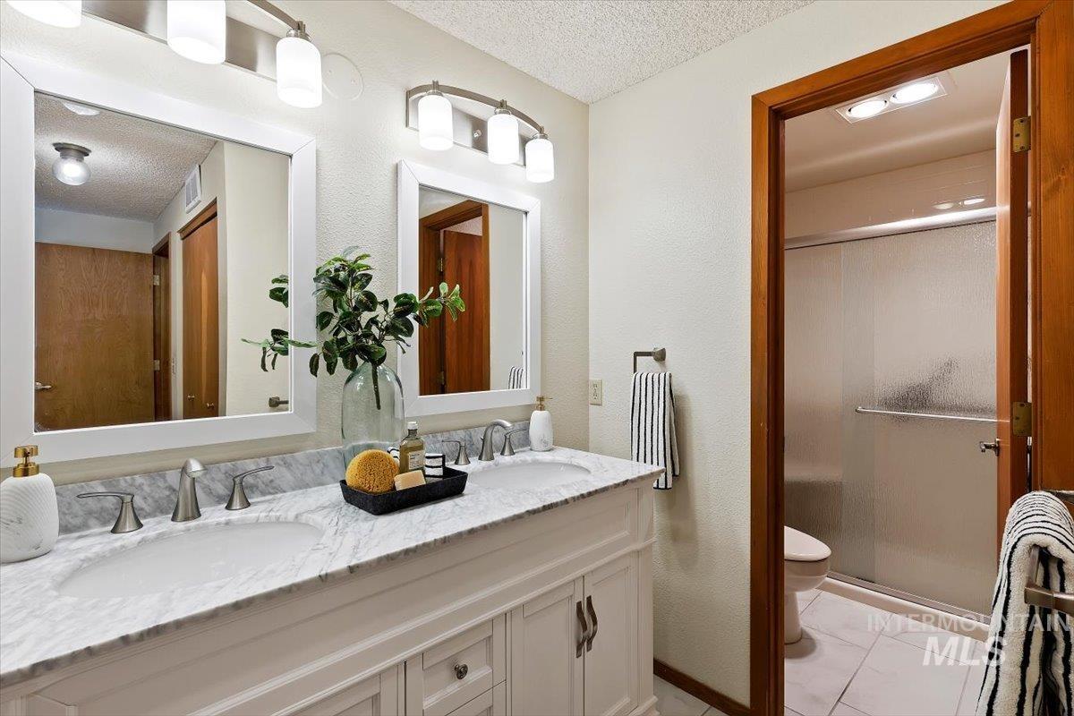 936 E Curling Property Photo 25