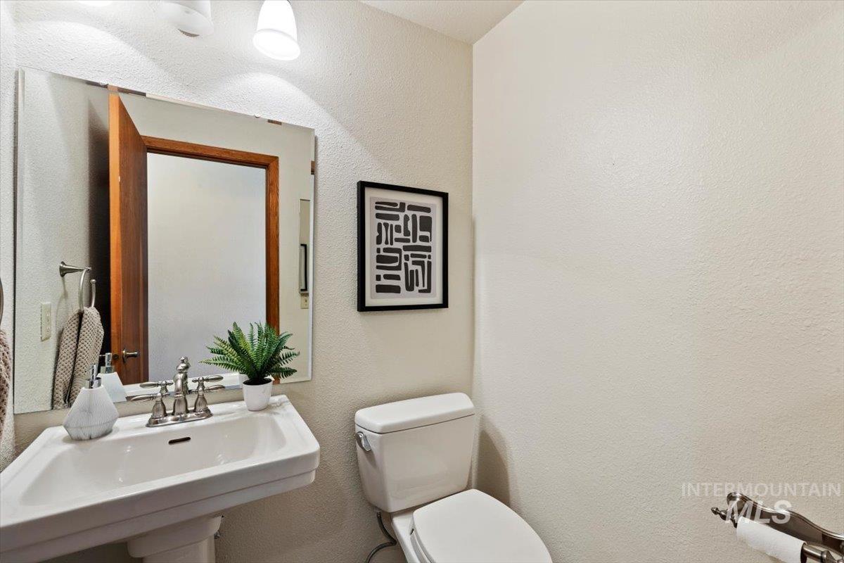 936 E Curling Property Photo 26