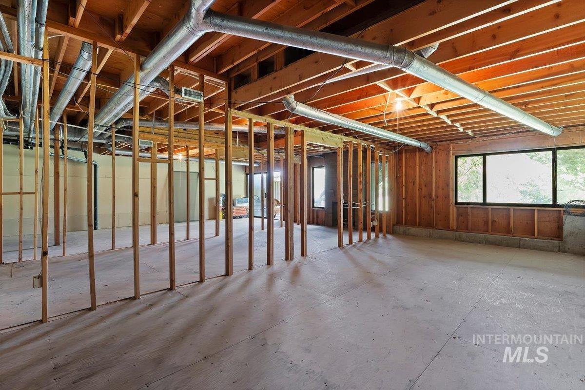 936 E Curling Property Photo 31