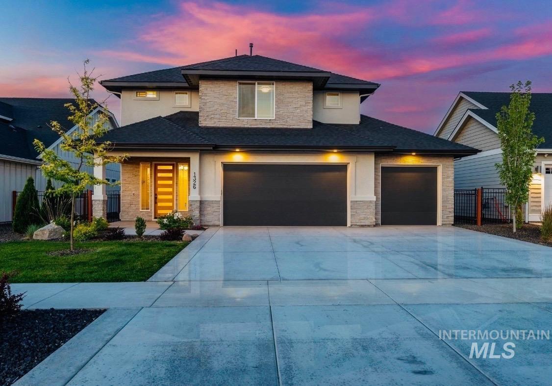 1326 N Big Star Place Property Photo 1