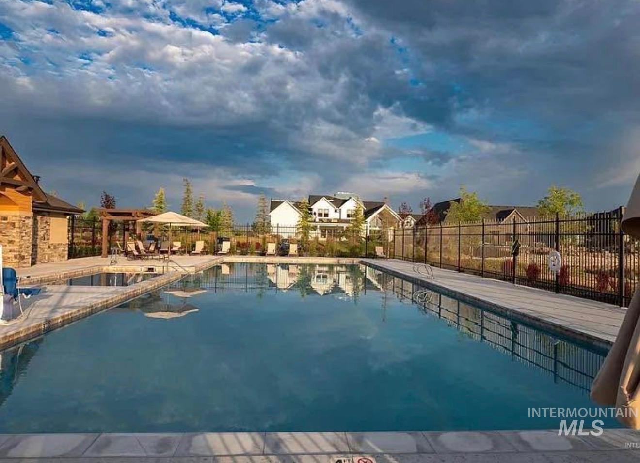 1326 N Big Star Place Property Photo 4