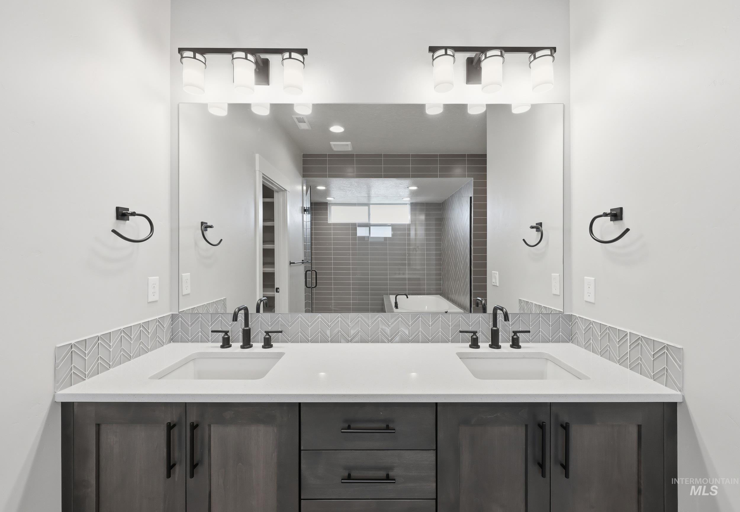 1326 N Big Star Place Property Photo 43