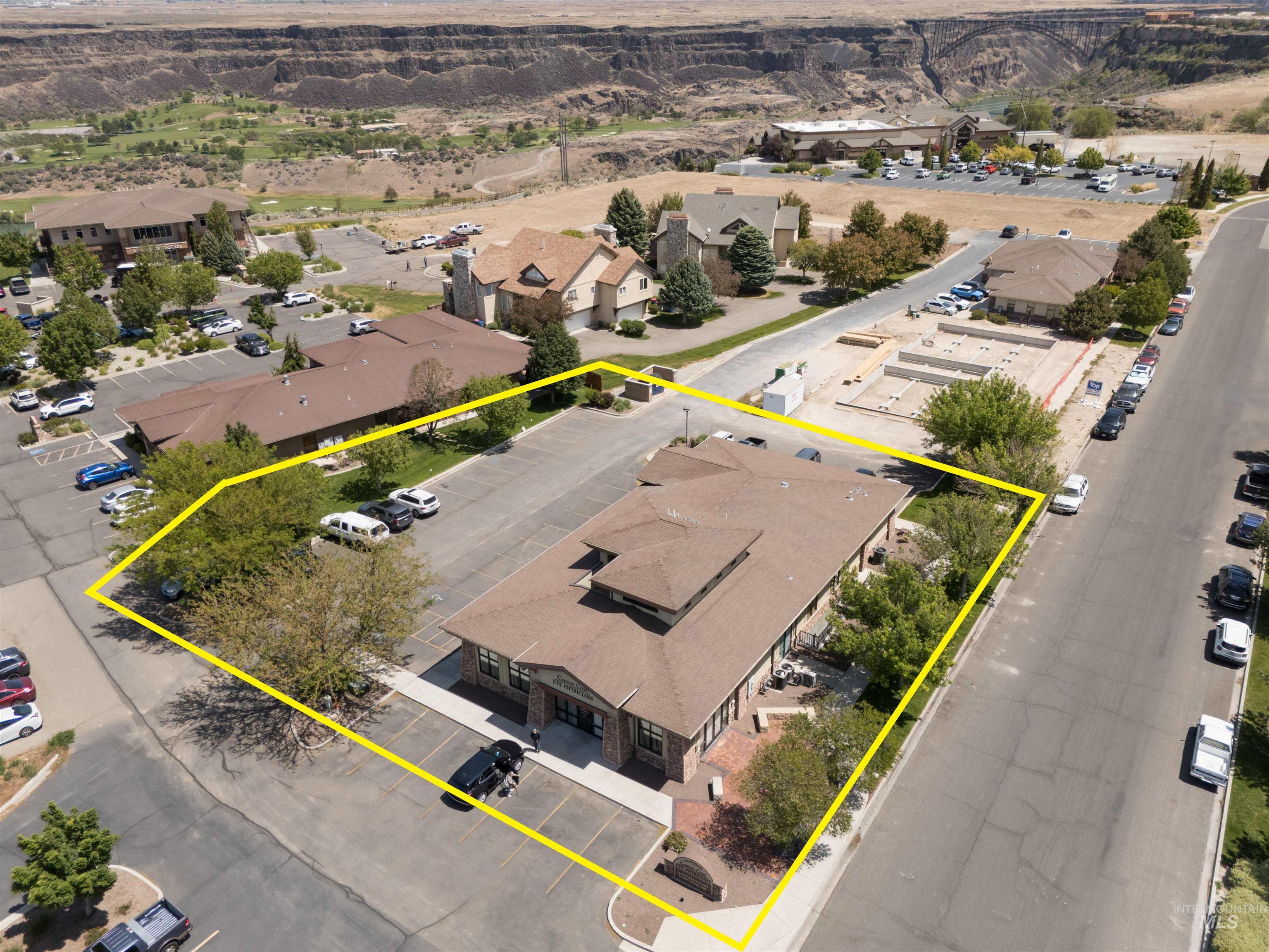 261 Canyon Crest Drive Property Photo 1