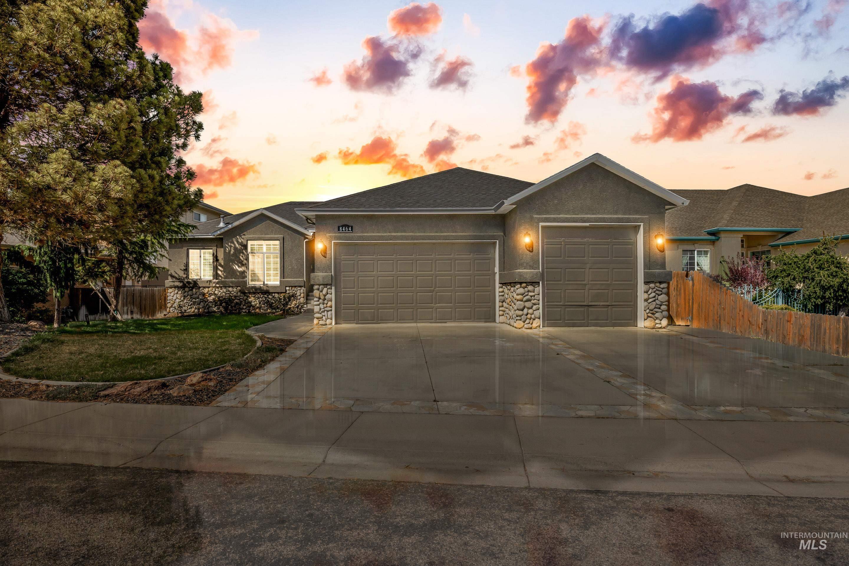 8464 W Thunder Mountain Dr Property Photo 1
