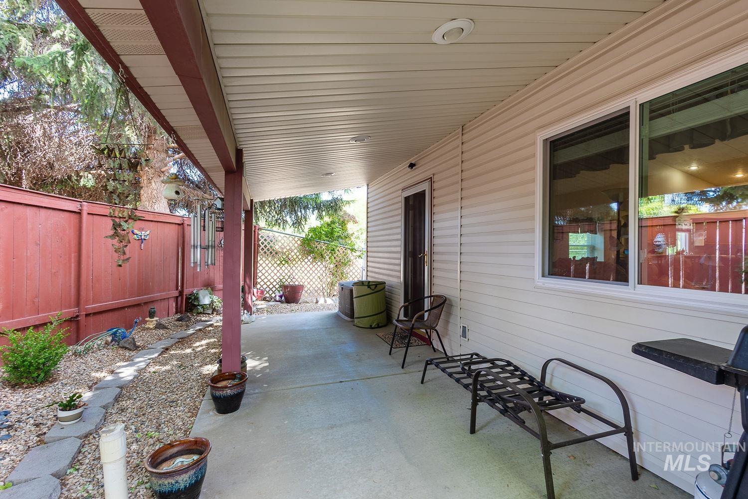 703 N Dover Crt Property Photo 40