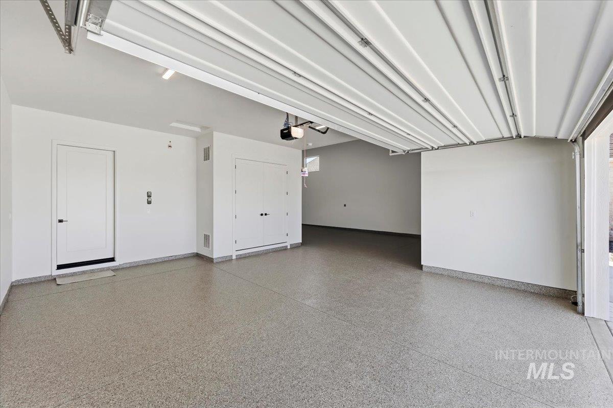 2330 N Annadale Ave Property Photo 33
