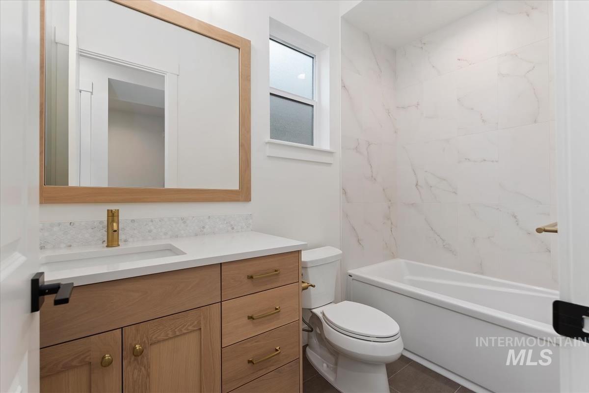 6405 W Carnock Dr. Property Photo 25