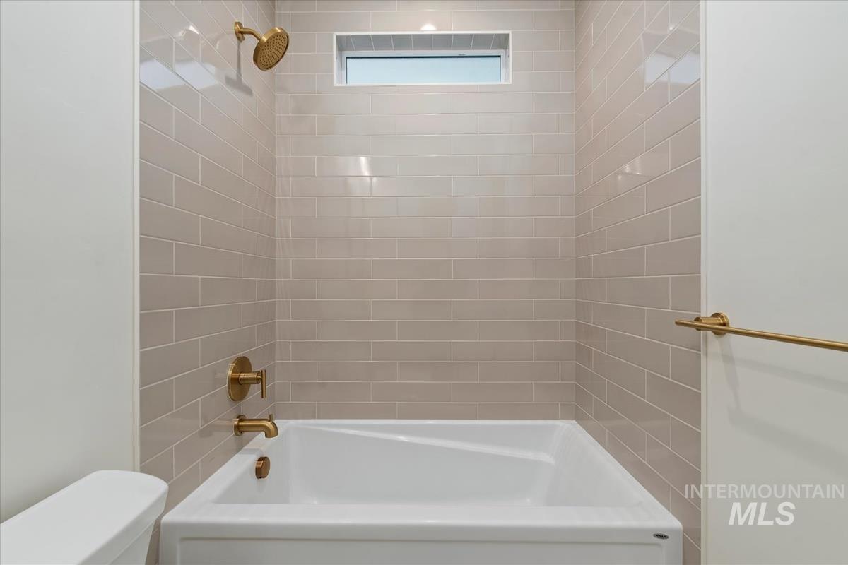 6405 W Carnock Dr. Property Photo 32