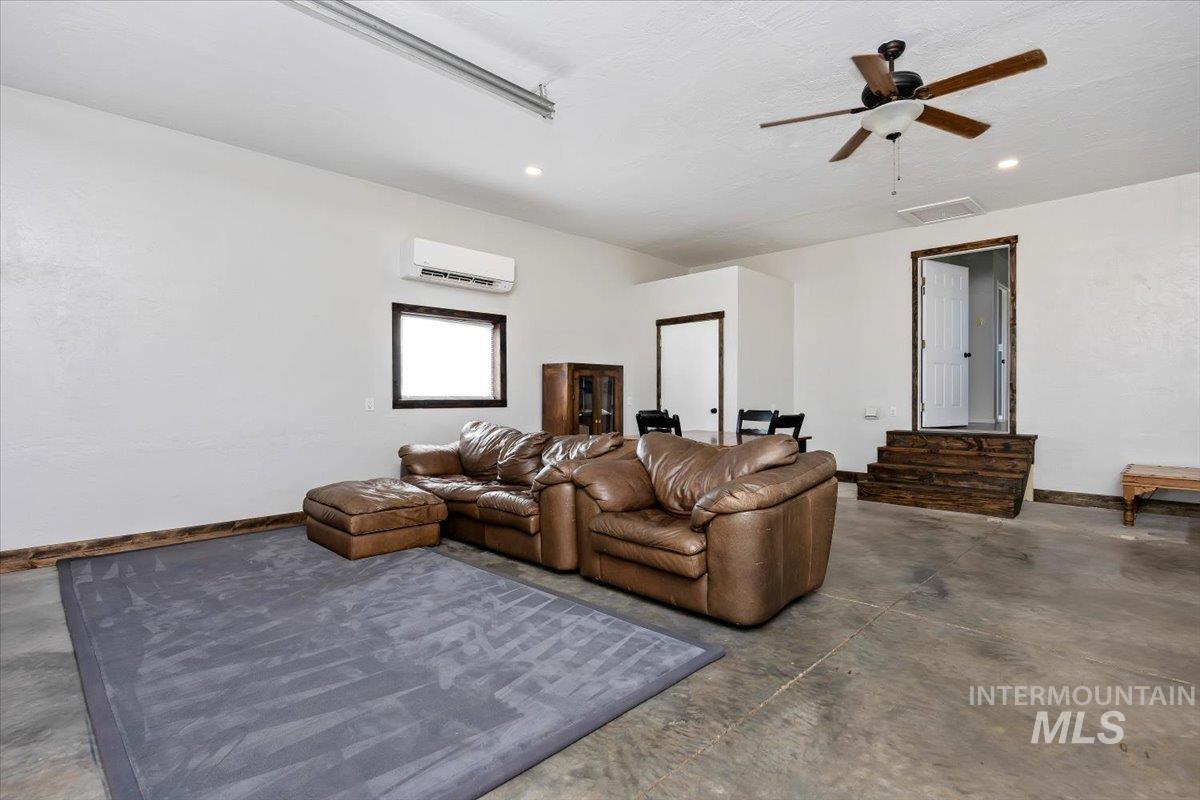 161 E 200 N Property Photo 17