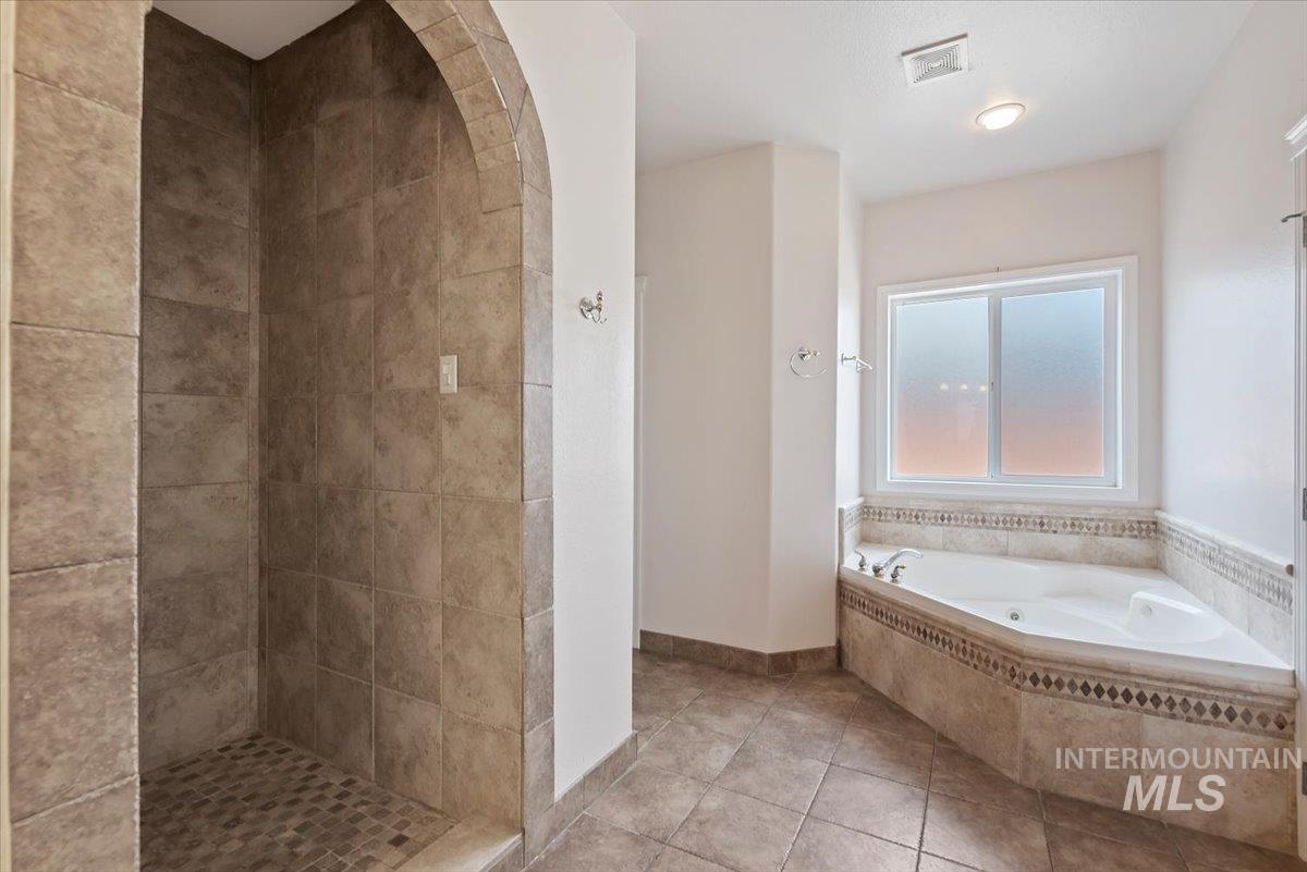2164 Ne Onati Ave Property Photo 12