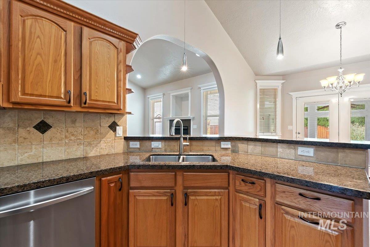 2164 Ne Onati Ave Property Photo 14