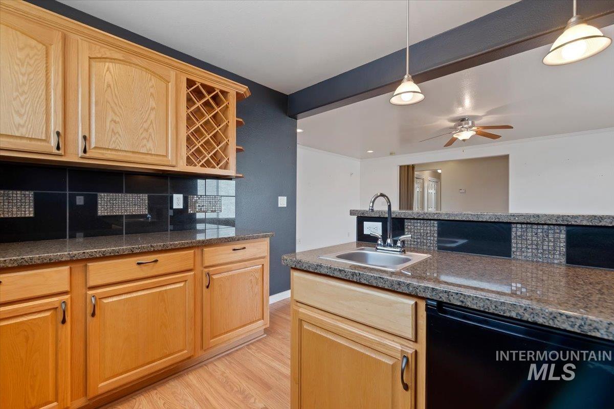 2164 Ne Onati Ave Property Photo 16