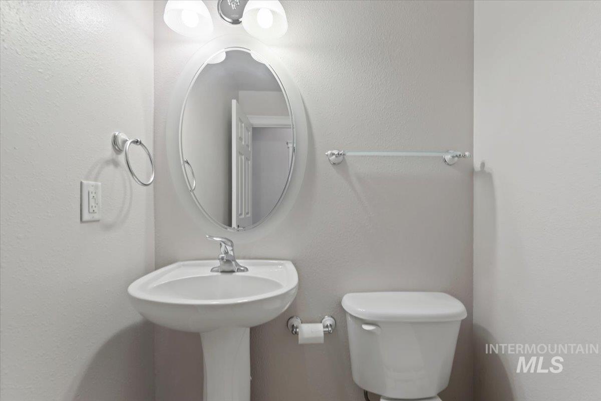 2164 Ne Onati Ave Property Photo 27