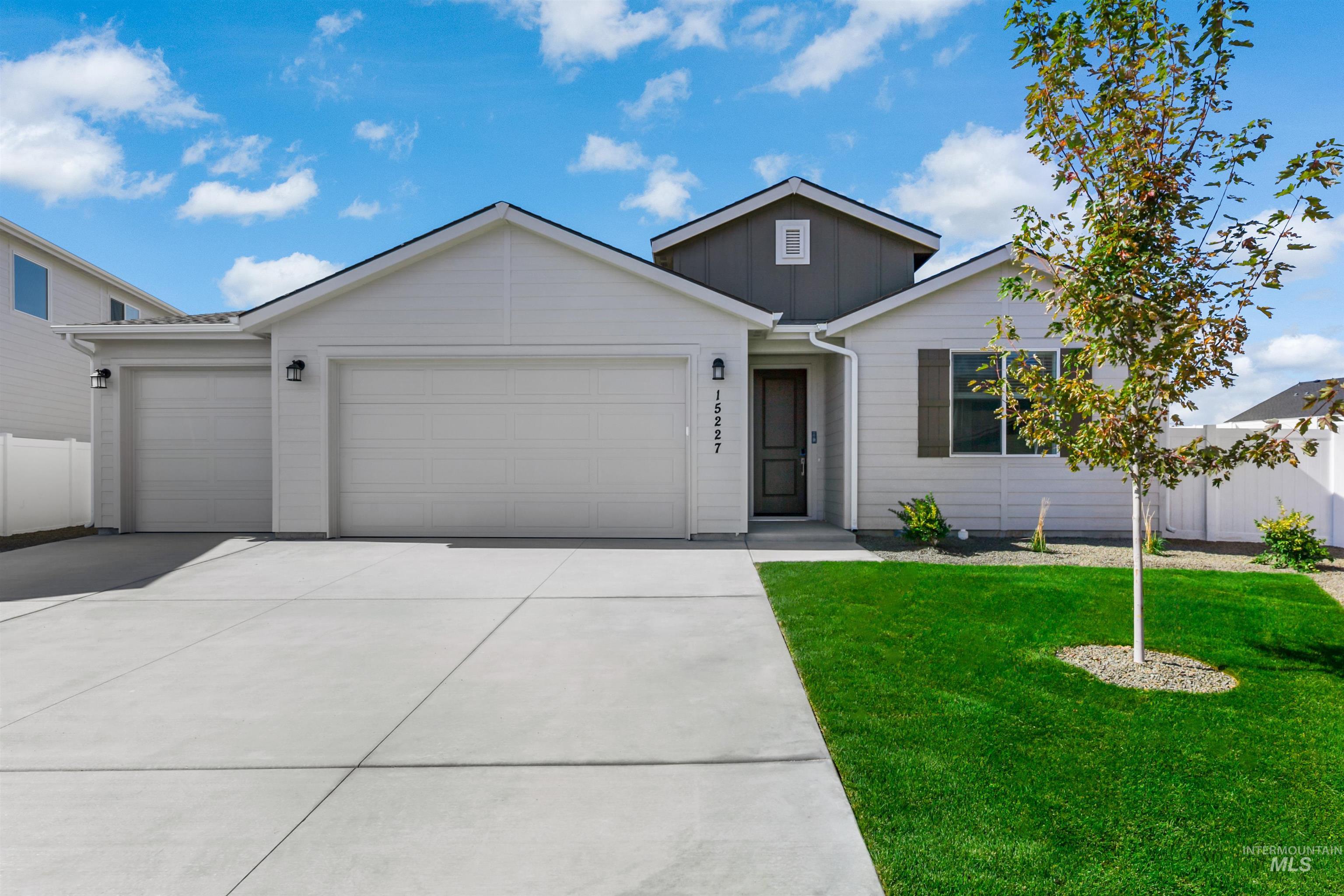 15227 Lenticular Ave Property Photo 1